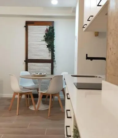 Laurana Apartment *